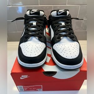 NIKE PANDA DUNKS WITH OG BOX 100% AUTHENTIC WONDERFUL SHAPE BARELY USED PER PICS